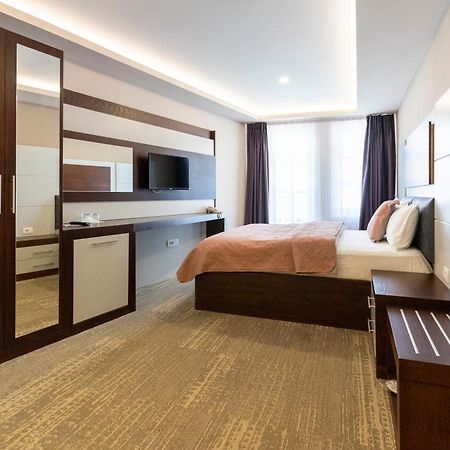 Hotel Prizreni ภายนอก รูปภาพ
