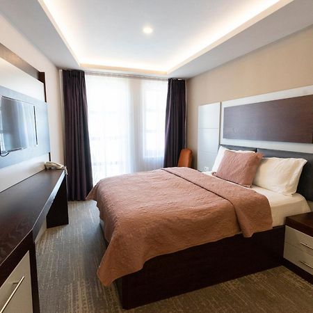 Hotel Prizreni ภายนอก รูปภาพ