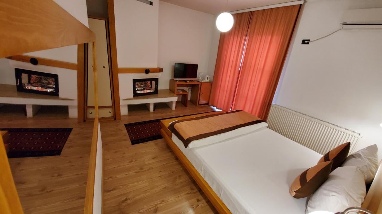 Hotel Prizreni ภายนอก รูปภาพ