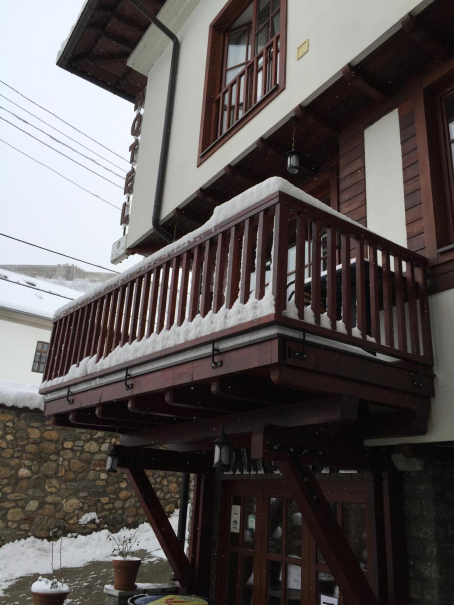Hotel Prizreni ภายนอก รูปภาพ