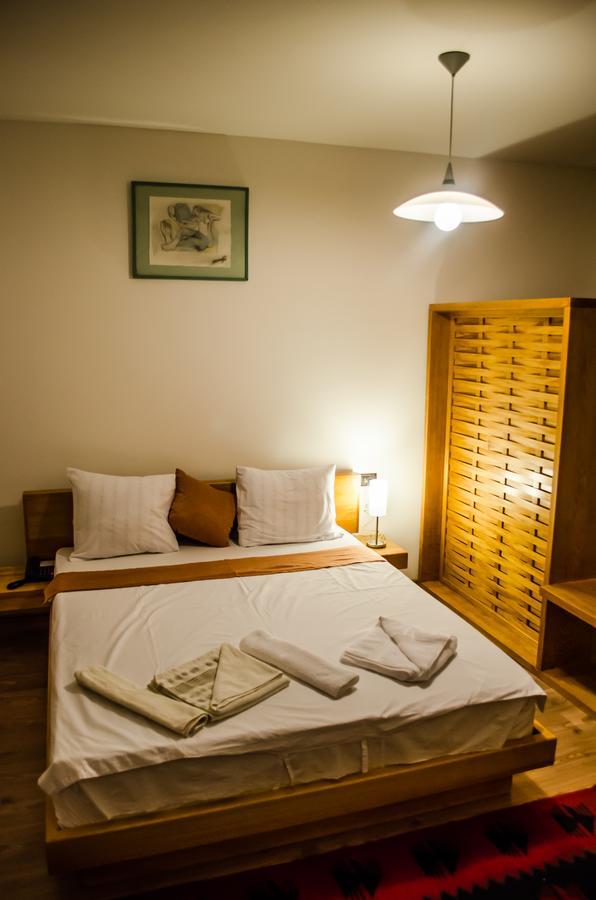 Hotel Prizreni ภายนอก รูปภาพ