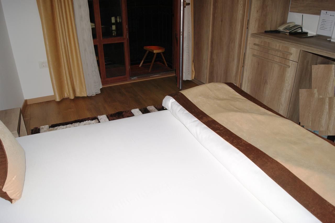 Hotel Prizreni ภายนอก รูปภาพ