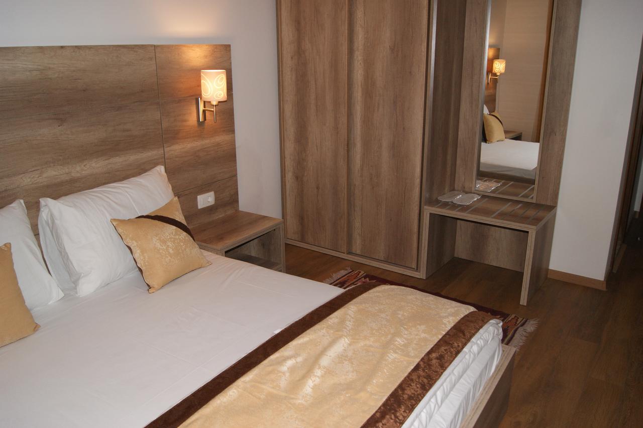 Hotel Prizreni ภายนอก รูปภาพ