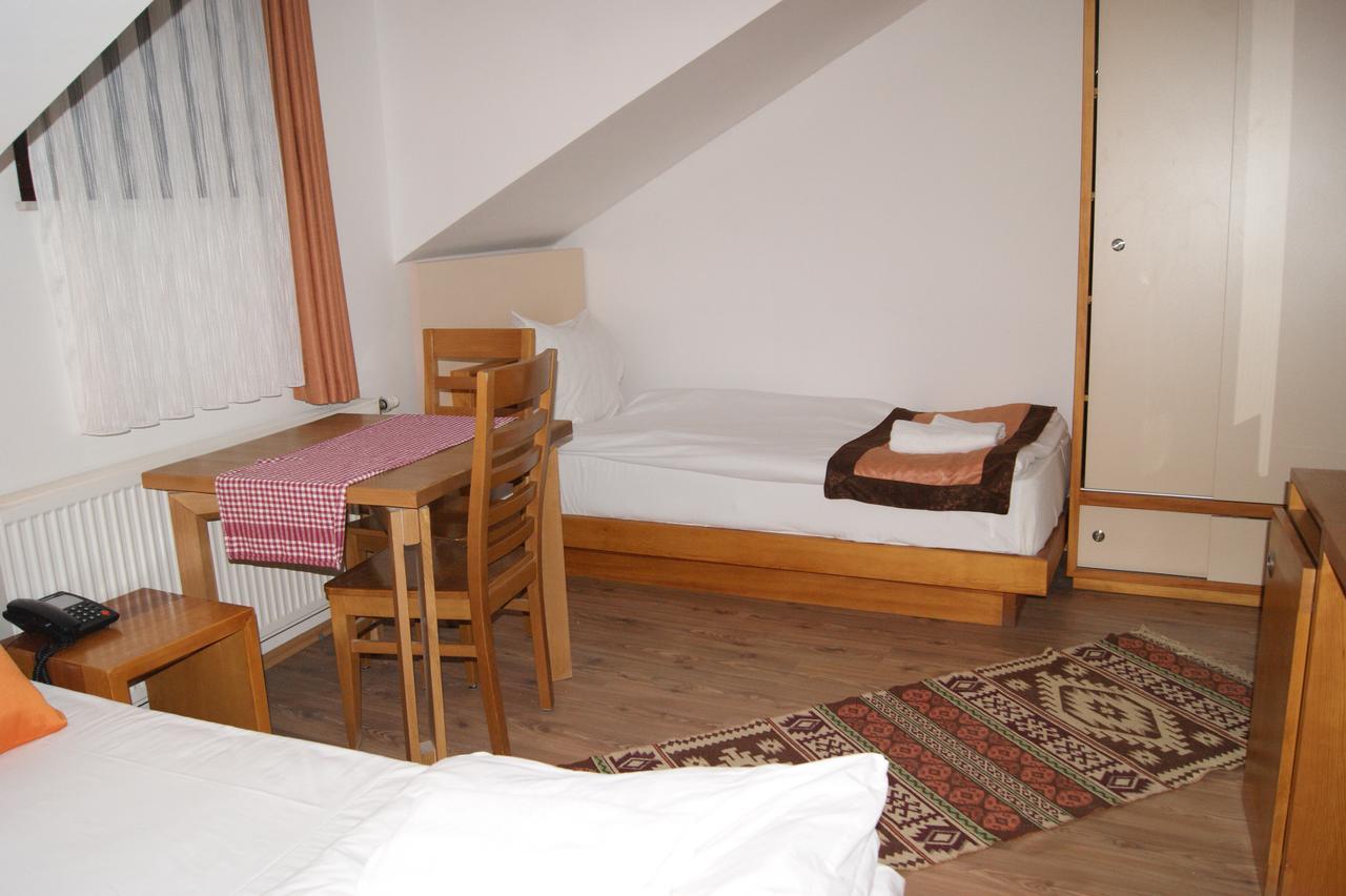Hotel Prizreni ภายนอก รูปภาพ