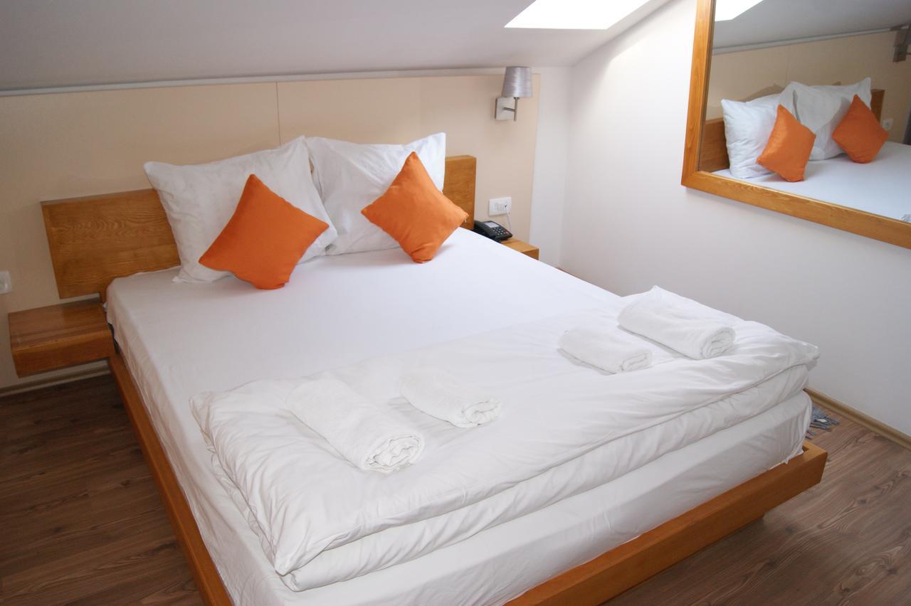 Hotel Prizreni ภายนอก รูปภาพ