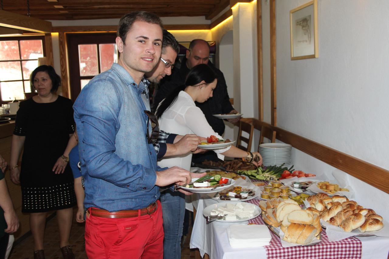 Hotel Prizreni ภายนอก รูปภาพ
