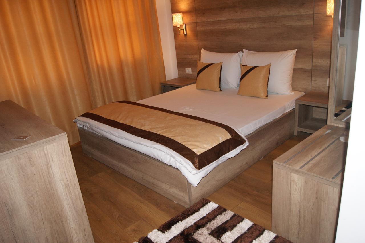 Hotel Prizreni ภายนอก รูปภาพ