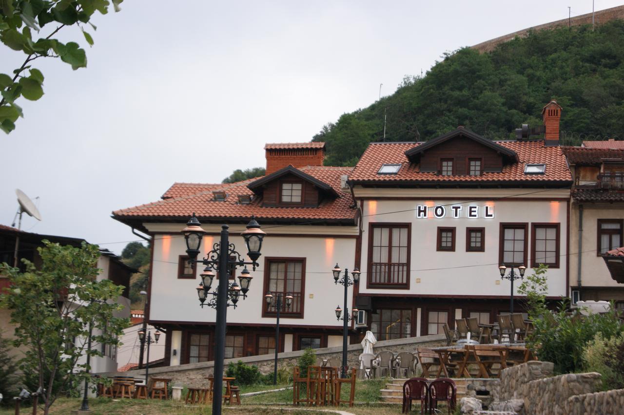 Hotel Prizreni ภายนอก รูปภาพ