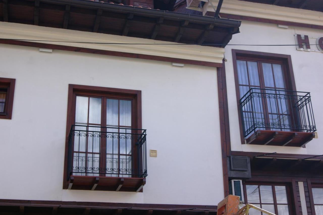 Hotel Prizreni ภายนอก รูปภาพ